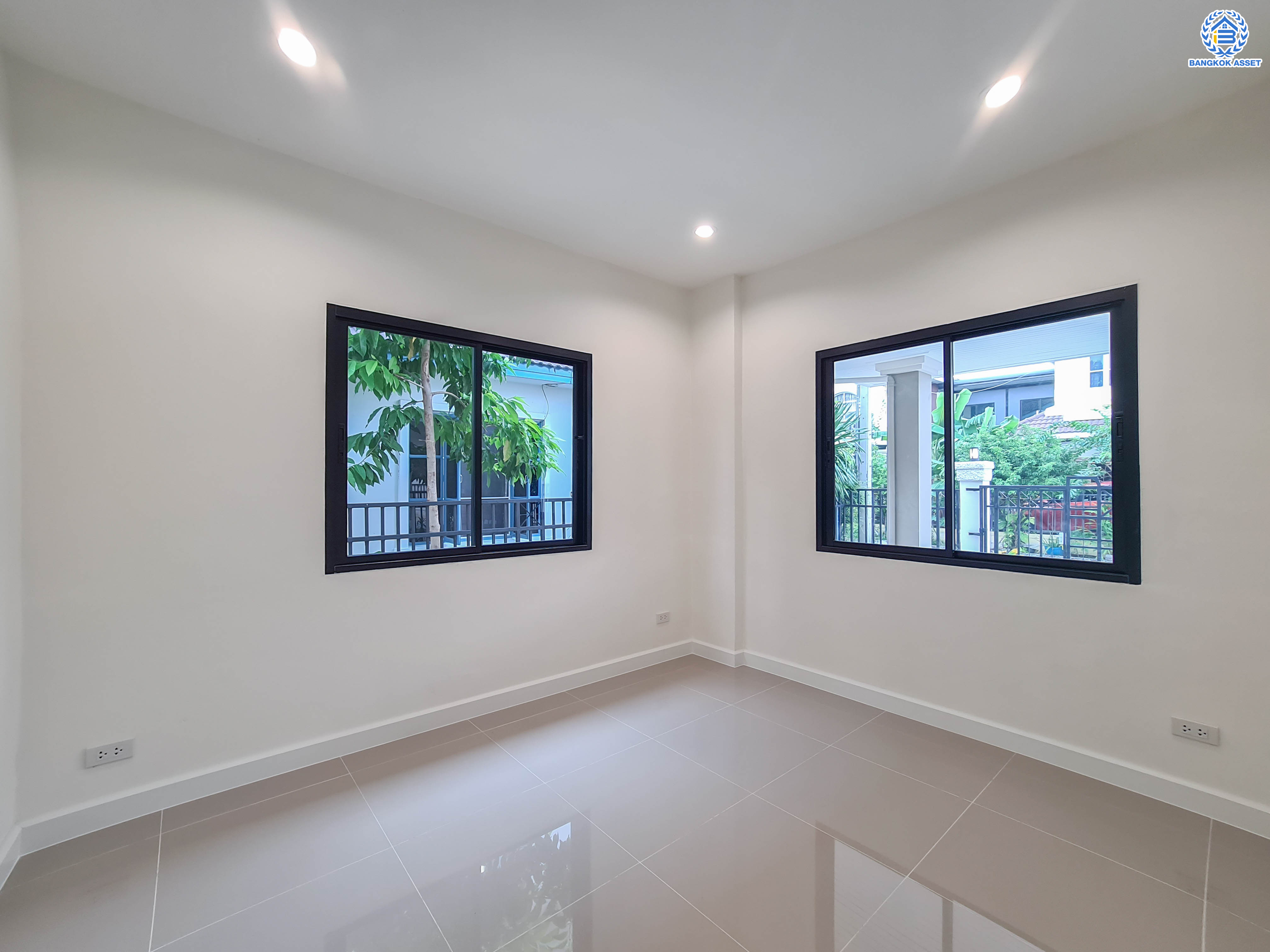 บ้านมือสองตกแต่งใหม่ แบรนด์ LH โครงการ ชัยพฤกษ์ บางบัวทอง หลังใหญ่ เนื้อที่ 55.2 ตร.ว. ฟังก์ชัน 3 ห้องนอน 3 ห้องน้ำ 1 ห้องอเนกประสงค์ พร้อม Facilities ครบครัน บนทำเลเดินทางสะดวก ติดถนนบางกรวย-ไทรน้อย ใกล้เซ็นทรัลเวสต์เกต และรถไฟฟ้าสายสีม่วง "สถานีบางพลู"